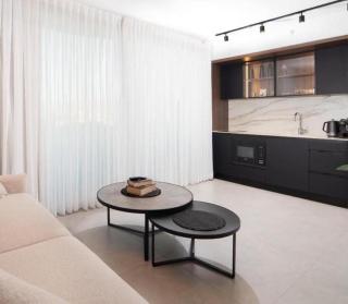 סי סייד אילת סוויטה חדר שינה וסלון עם מרפסת - 7