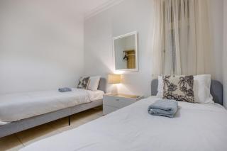 Large seafront 3 bedroom apartment in the heart of Sliema - MMAI1-2 - 2