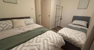 Cosy 2 Bedroom House - Large Driveway, EV Socket, WiFi, Contractor & Leisure Stays - 5