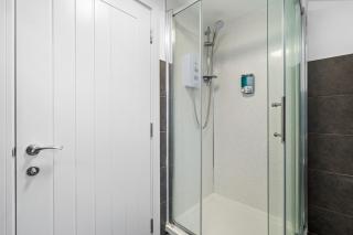 Light And Bright Apartment In The Middle Of Andover - 3