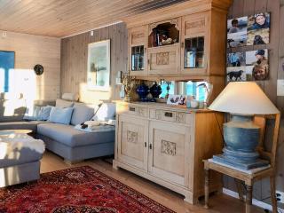 Lovely Cabin Amidst Bustling Wildlife - 1