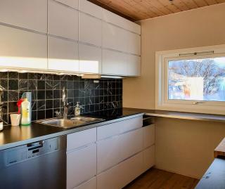 Lovely Cabin Amidst Bustling Wildlife - 4