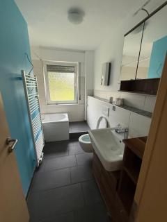 Monteurwohnung bei Köln, WLAN, Parkplatz, Küche, Handtücher - 3