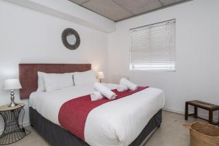 Sea and Sun-Table Mountain views Wifi Parking! - 1