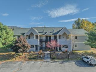 S42 Well appointed Bretton Woods Condo with Deck, Fireplace & Easy Access to Area Activities - 8