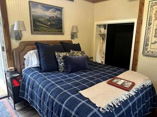 Romantic Glamping Getaway with a Shared Hot Tub and Hiking Trails near Nashville, Tennessee - 0