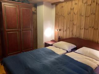 Spacious Apartment For Up To 5 Guests - 1