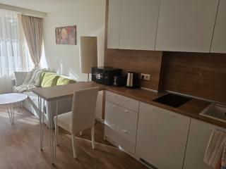 Sunlit Forest Suite - 9