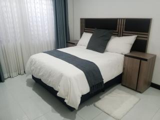 LOMS Furnished Apartment - Luxurious Modern House near KKI Airport - 6