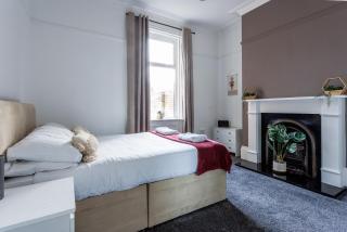 Spacious 4 Bedroom Family & Worker Hub - 9