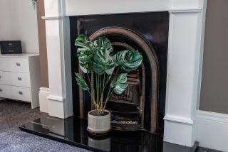 Spacious 4 Bedroom Family & Worker Hub - 1