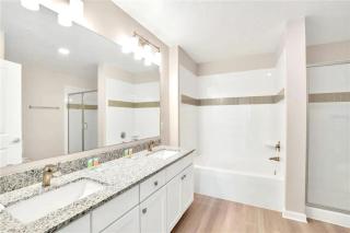 3 Bedrooms 2 Bathrooms Vista Cay 4013-205 Bd - 2