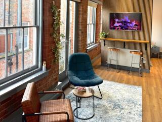 Stylish City Loft Getaway - 0