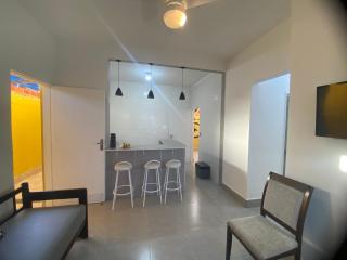 Casa na praia com piscina 2 quartos 6 camas e 4 colchoes - Mongaguá - 3