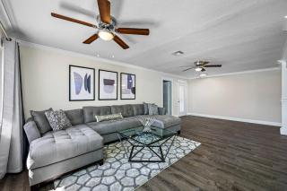 NEW Heated Salt Pool & Spa on Waterfront Canal - 4