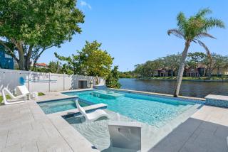 NEW Heated Salt Pool & Spa on Waterfront Canal - 5