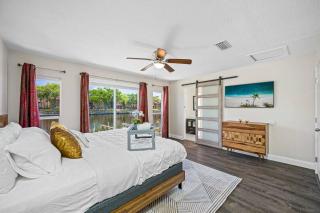 NEW Heated Salt Pool & Spa on Waterfront Canal - 7