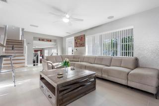 Luxury Heated Salt Pool House in Perfect Location - 2