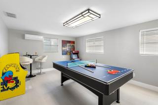 Luxury Heated Salt Pool House in Perfect Location - 4