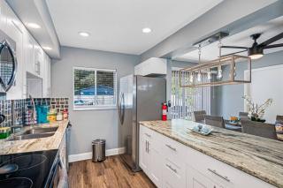 FREE Heated Pool, Sleeps 10, Pinellas Pk 25 Min to Gulf Beaches - Pinellas Park - 4
