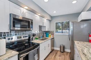 FREE Heated Pool, Sleeps 10, Pinellas Pk 25 Min to Gulf Beaches - Pinellas Park - 4
