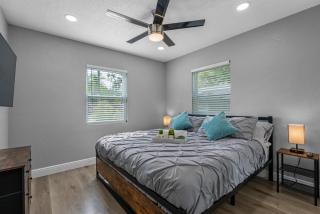 Tampa Oasis Dive Into Luxury with Our Heated Pool House! - 5