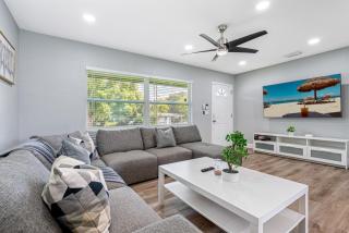 Charming & Renovated Home 20 Minutes from Tampa - 4