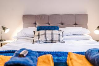 Modern 4 Bed Apartment in Cracoe North Yorkshire by Amber Stays Perfect for Big Groups and Leisure Stays, Sleep 8 and Parking - 2