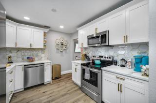 Tampa Retreat with Heated In-Ground Pool & Spa - 7