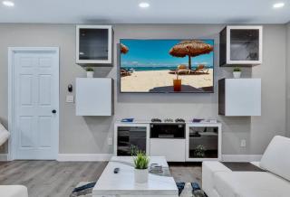 Immaculate & Cozy Entire Heated Pool House - 3