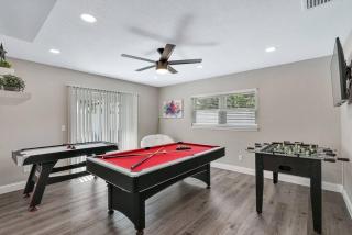 Immaculate & Cozy Entire Heated Pool House - 6