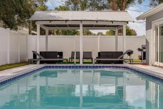 Heated Pool & Game Room, Sleeps 14 10 Min to Tampa Airport & Stadium - 1