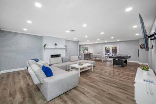 Spacious, Modern and Fully Updated Gorgeous Home - 8