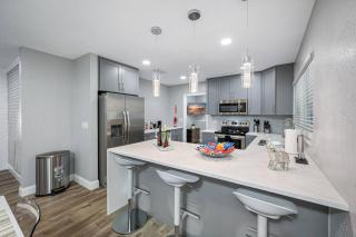 Spacious, Modern and Fully Updated Gorgeous Home - 7