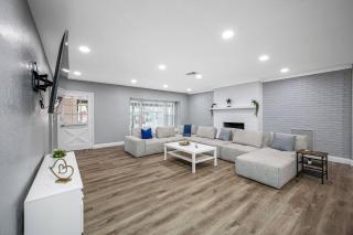 Spacious, Modern and Fully Updated Gorgeous Home - 4