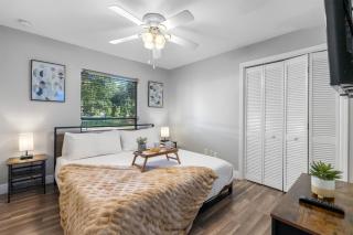 Luxurious Spacious Modern House w AC Heated Pool - 6