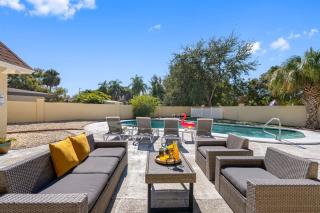 Luxurious Spacious Modern House w AC Heated Pool - 8