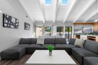 Luxurious Spacious Modern House w AC Heated Pool - 2