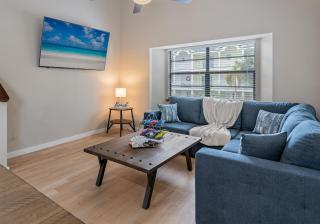 Gorgeous Townhouse One Block Away to Best Beaches! - 5