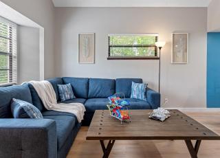 Gorgeous Townhouse One Block Away to Best Beaches! - 2