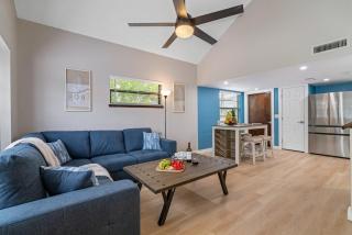 Gorgeous Townhouse One Block Away to Best Beaches! - 1