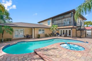 Luxury Mansion w Heated Pool and Spa - 5