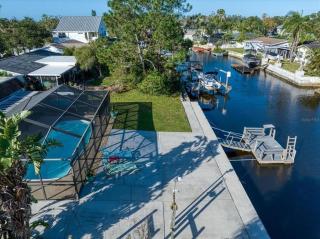 Cozy Oasis Screened Pool Picturesque Water Canal Views! - 9