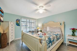 Cozy Oasis Screened Pool Picturesque Water Canal Views! - 6