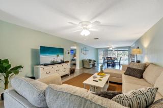 Cozy Oasis Screened Pool Picturesque Water Canal Views! - 5