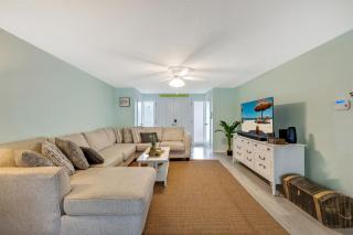 Cozy Oasis Screened Pool Picturesque Water Canal Views! - 1