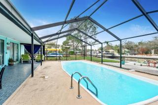 Cozy Oasis Screened Pool Picturesque Water Canal Views! - 9