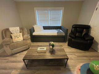 Chic Haven in Tampa 3BR2BA Stylish Sanctuary Awaits You! - 1