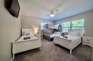 Chic Haven in Tampa 3BR2BA Stylish Sanctuary Awaits You! - 4