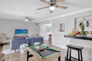 Magnificent Pool House in the Heart of Tampa - Sleeps 10 - 2